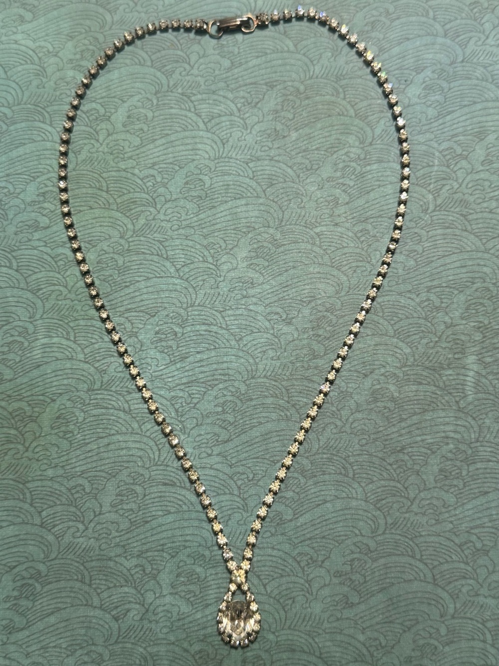 VINTAGE SILVER TONE AND CLEAR RHINESTONES TEARDROP NECKLACE